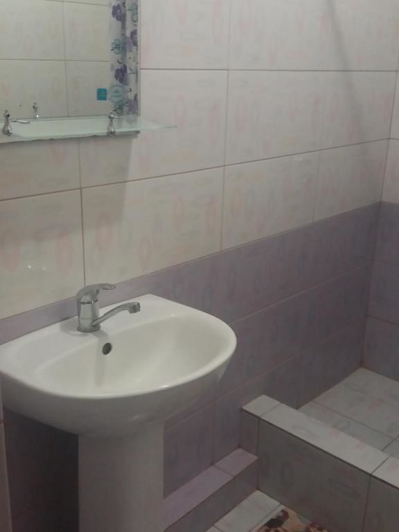 Дома для отпуска Aurelia Guest House Гагра